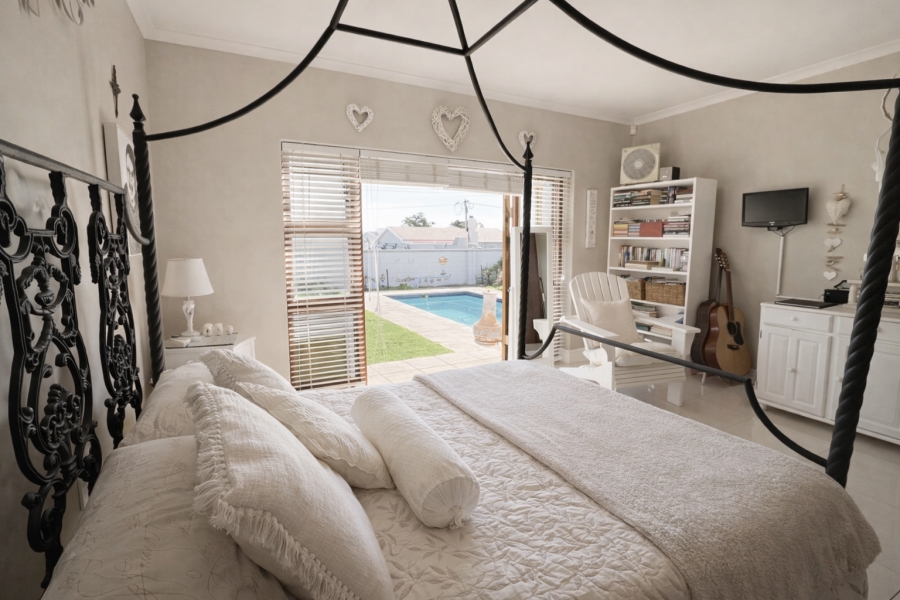 4 Bedroom Property for Sale in Yzerfontein Western Cape